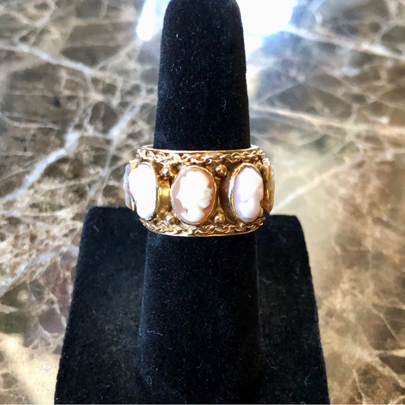 14KT Solid Gold Vintage Cameo Shell Ring - Picture 4 of 7